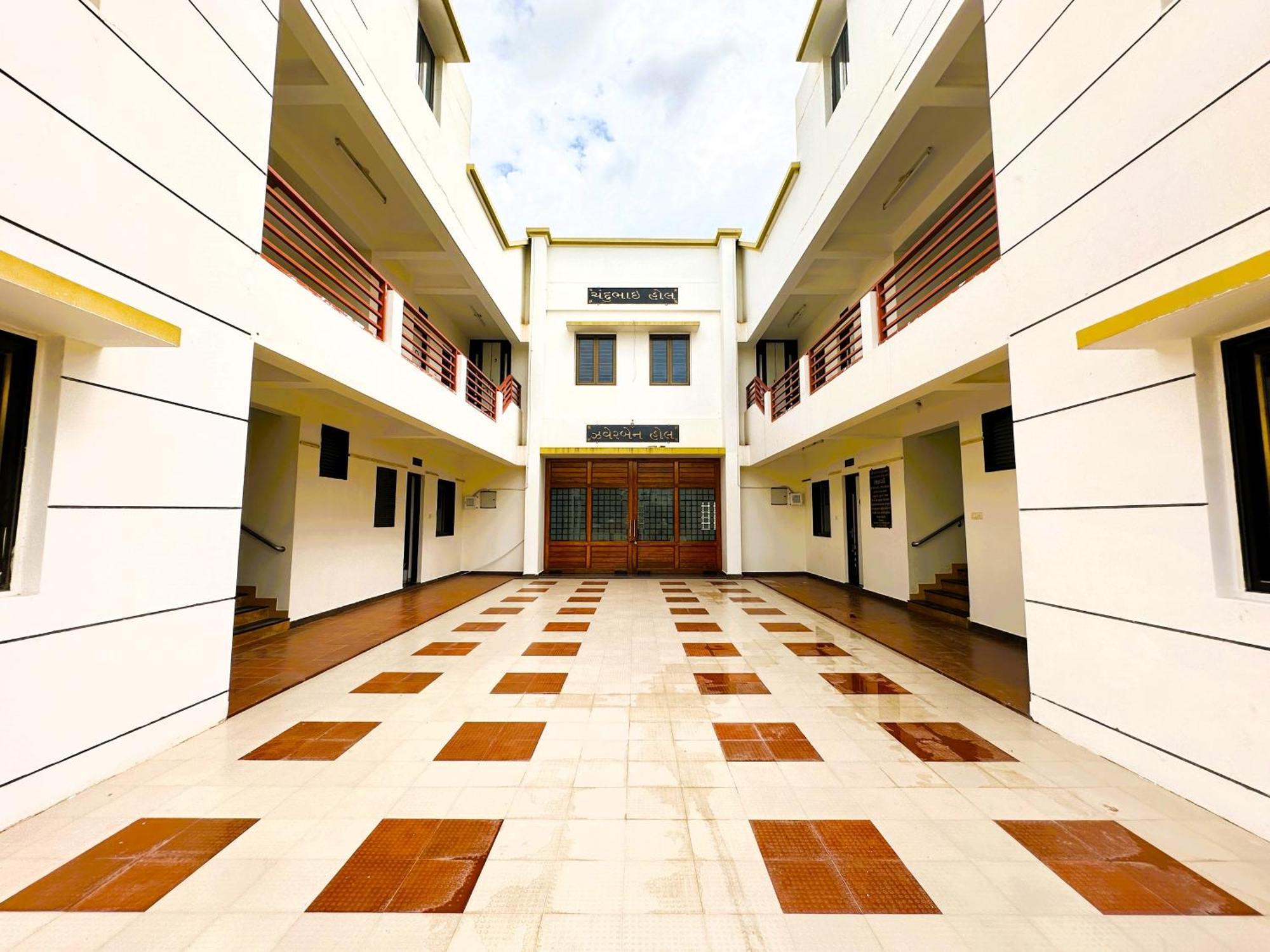 Hotel Ranjan Vadi à Bhuj Extérieur photo